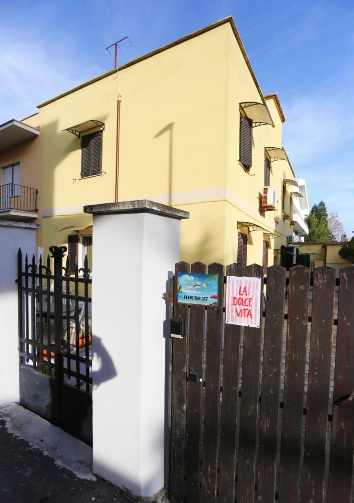 House 27 Lägenhet Fiumicino Exteriör bild